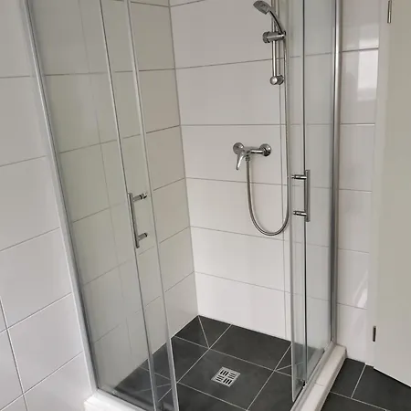 ゲストハウス 1-zimmer ヘルネ